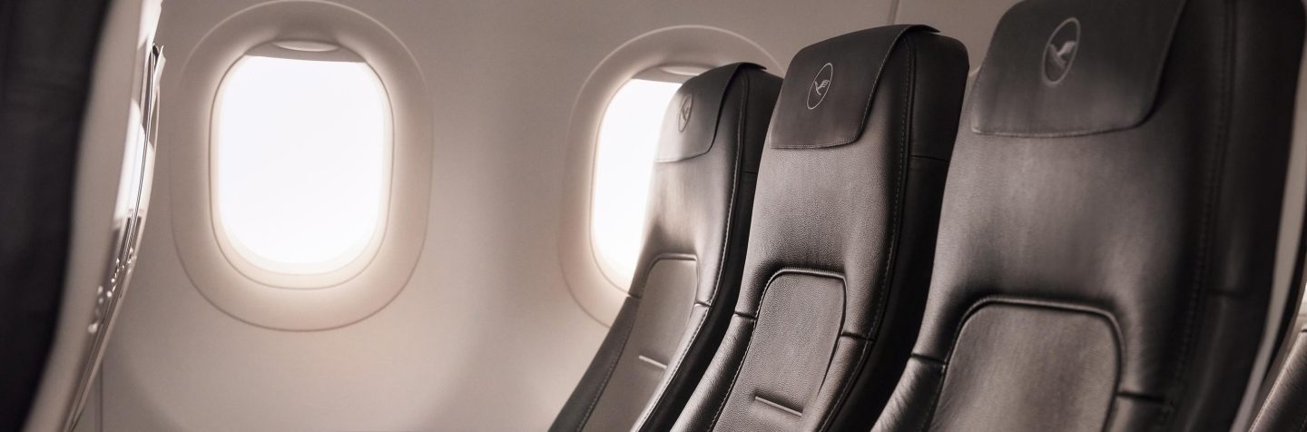 Eine Economy Class Sitzreihe in einem A320neo.