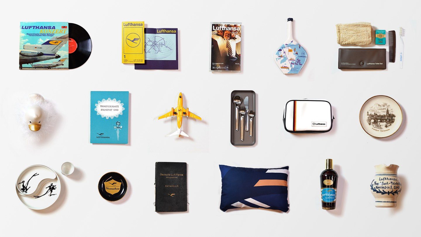Historische Lufthansa-Reiseaccessoires.