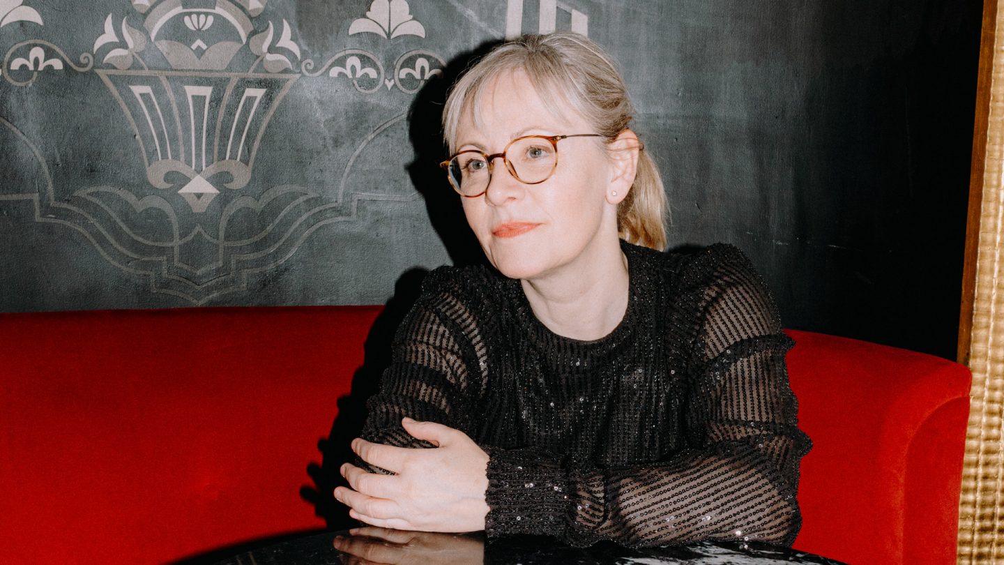 Portrait of a woman in a black sequined shirt in the foyer of the Hamburg Schauspielhaus 